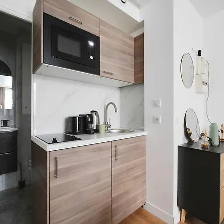 Peaceful -2p- Square Des Batignolles * Paris