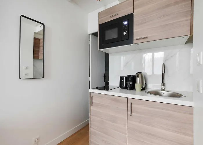 Peaceful -2p- Moulin Rouge Apartment