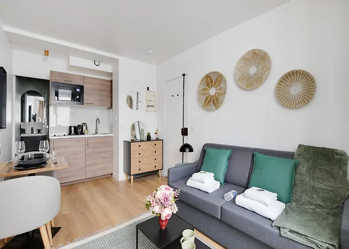 Peaceful -2p- Moulin Rouge Apartment