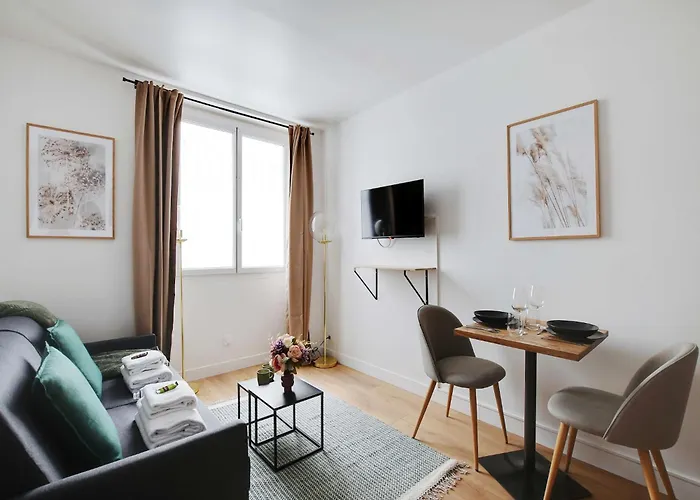 Peaceful -2p- Moulin Rouge Apartment